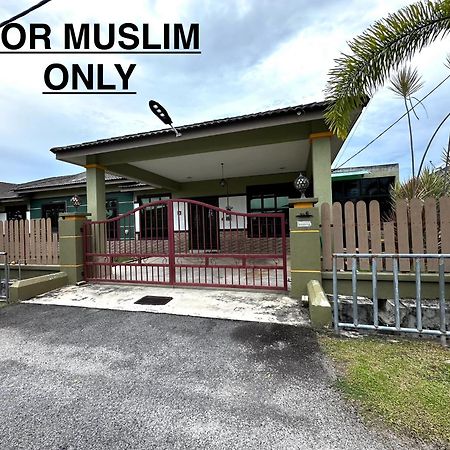 Homestay Melaka Urich Esterno foto